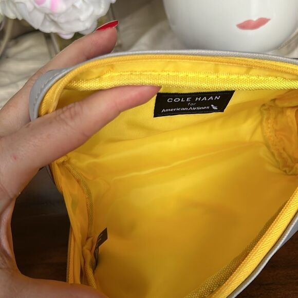 COLE HAAN  American Airlines Toiletry Cosmetic Bag 2 lip balm and 2 dental kit - Picture 5 of 10